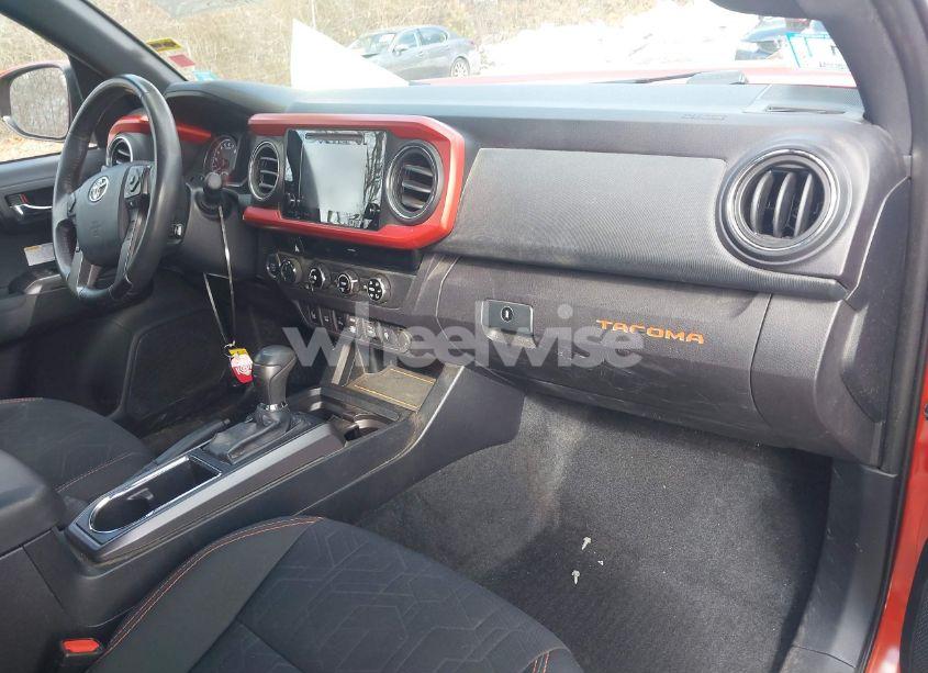 Photo 5 of 2018 Toyota Tacoma TRD OFF ROAD (VIN 3TMCZ5AN1JM181151)