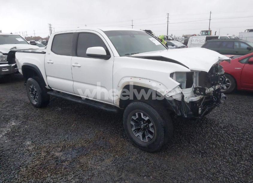 2018 Toyota Tacoma SR5 V6 (VIN 3TMCZ5AN1JM188181) main photo