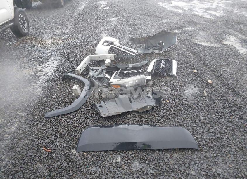 Photo 12 of 2018 Toyota Tacoma SR5 V6 (VIN 3TMCZ5AN1JM188181)