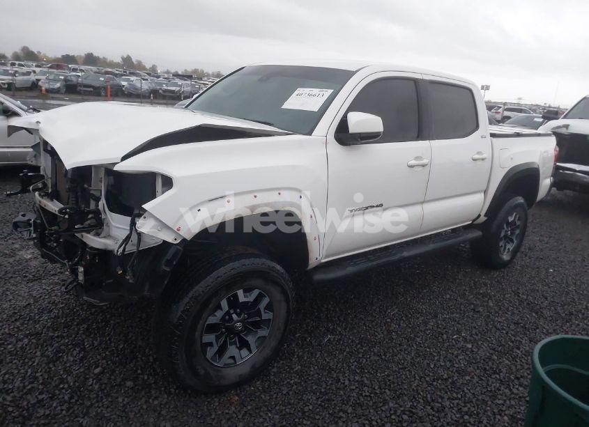 Photo 2 of 2018 Toyota Tacoma SR5 V6 (VIN 3TMCZ5AN1JM188181)