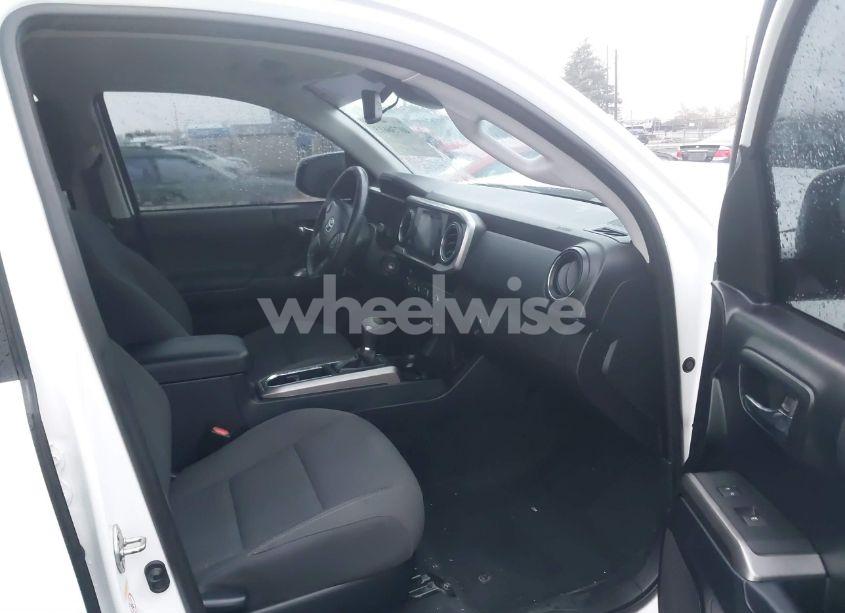 Photo 5 of 2018 Toyota Tacoma SR5 V6 (VIN 3TMCZ5AN1JM188181)