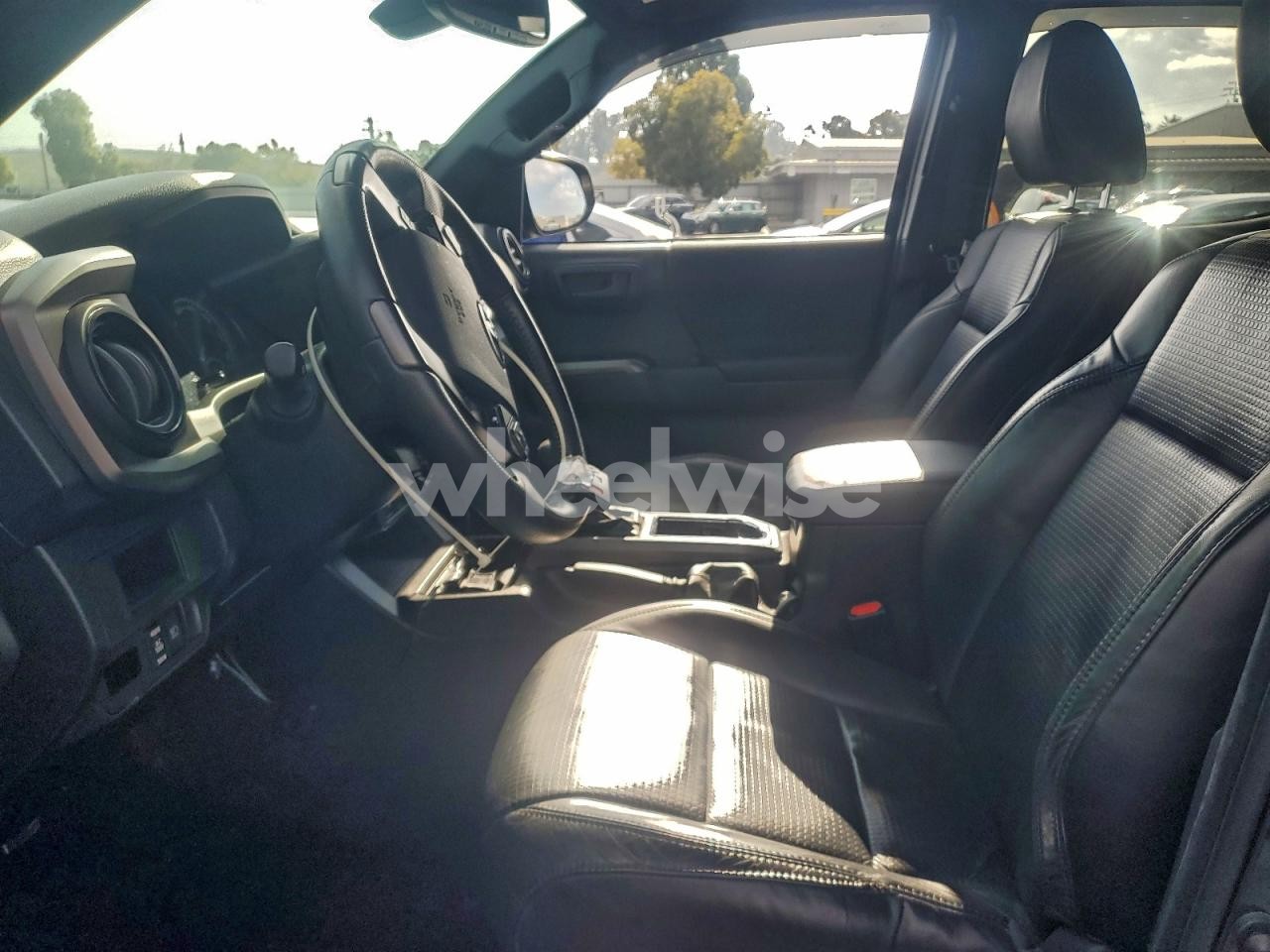 Photo 7 of 2019 TOYOTA TACOMA DOUBLE CAB (VIN 3TMCZ5AN1KM213131)