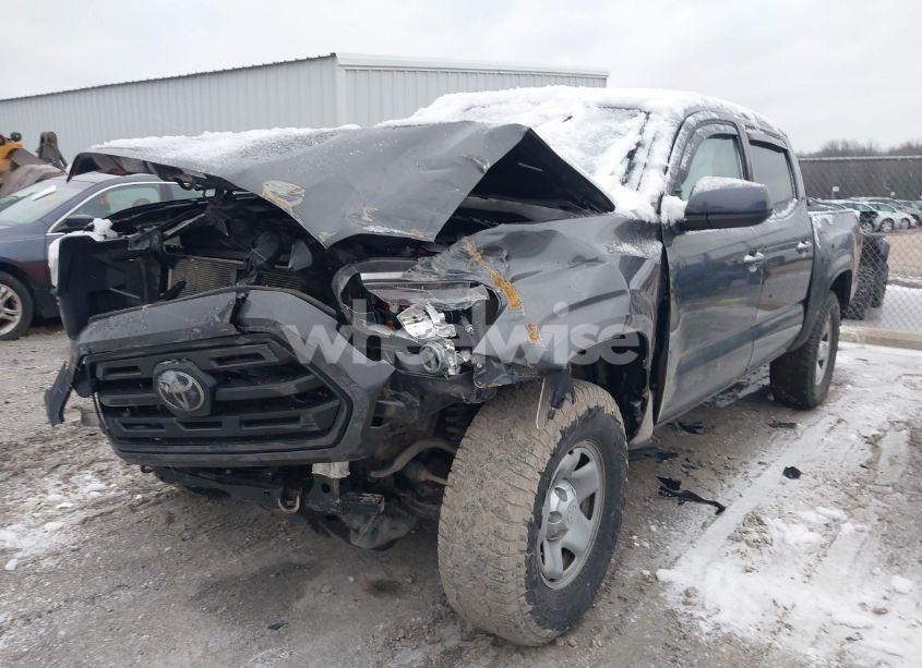 Photo 2 of 2019 Toyota Tacoma SR V6 (VIN 3TMCZ5AN1KM220984)