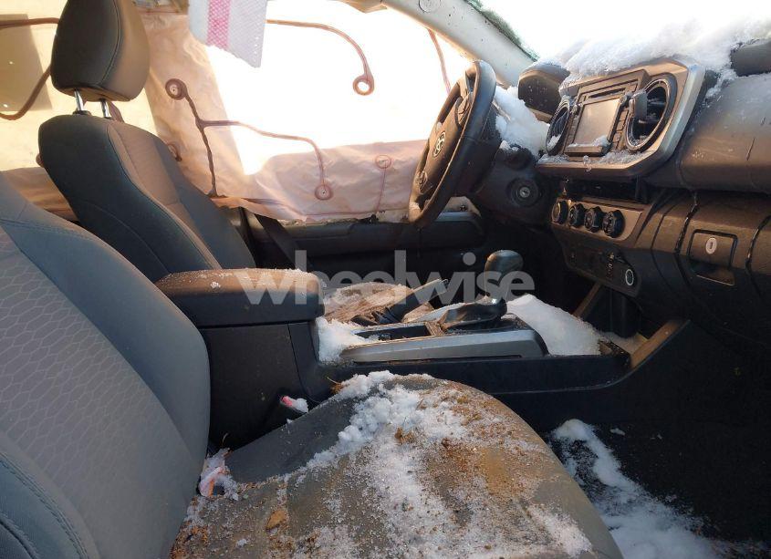 Photo 5 of 2016 Toyota Tacoma SR5 V6 (VIN 3TMCZ5AN2GM022776)