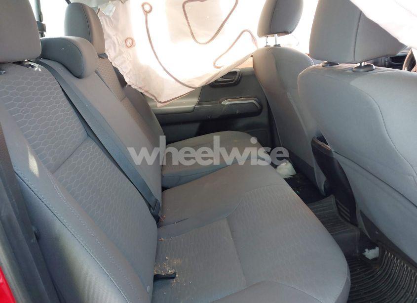 Photo 8 of 2016 Toyota Tacoma SR5 V6 (VIN 3TMCZ5AN2GM022776)