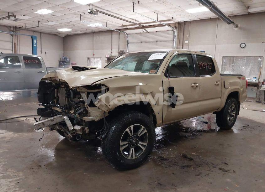 Photo 2 of 2016 Toyota Tacoma TRD SPORT (VIN 3TMCZ5AN2GM024348)