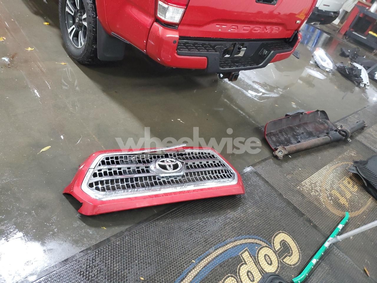 Photo 12 of 2017 TOYOTA TACOMA DOUBLE CAB (VIN 3TMCZ5AN2HM081117)