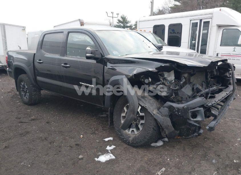 2017 Toyota Tacoma TRD OFF ROAD (VIN 3TMCZ5AN2HM098810) main photo