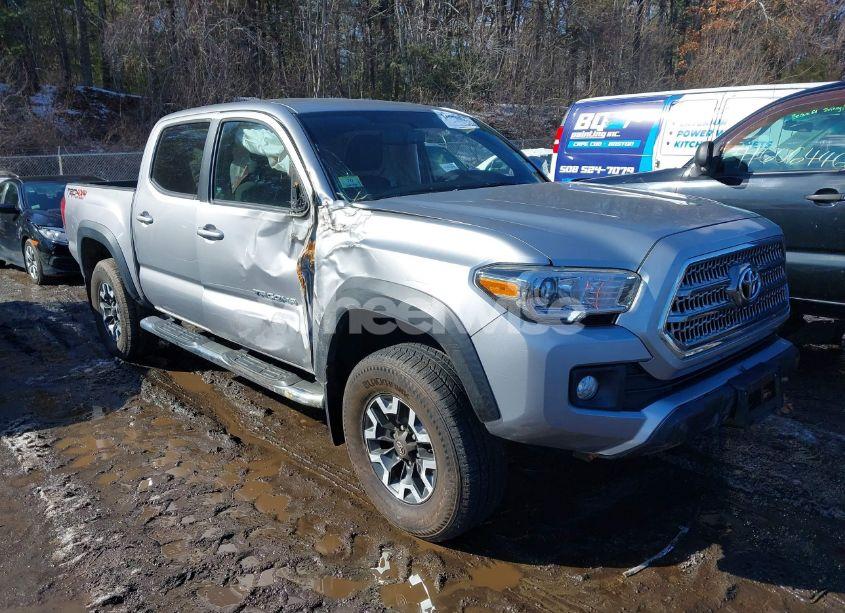 2017 Toyota Tacoma TRD OFF ROAD (VIN 3TMCZ5AN2HM102404) main photo
