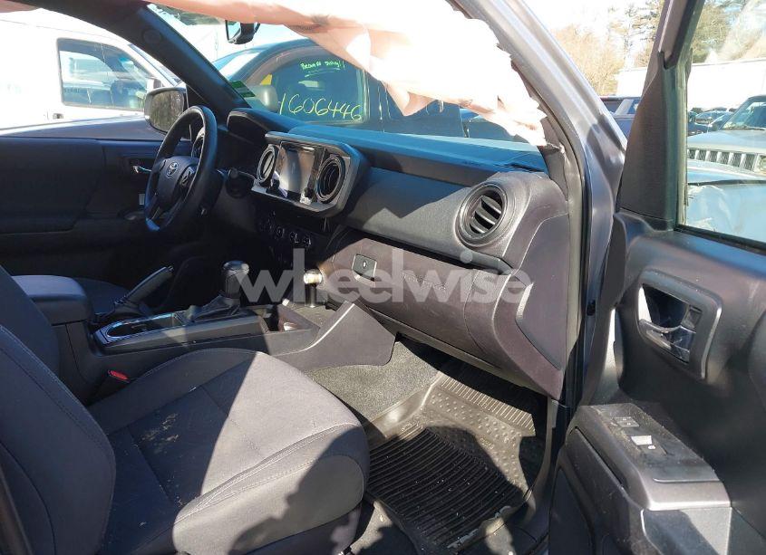 Photo 5 of 2017 Toyota Tacoma TRD OFF ROAD (VIN 3TMCZ5AN2HM102404)