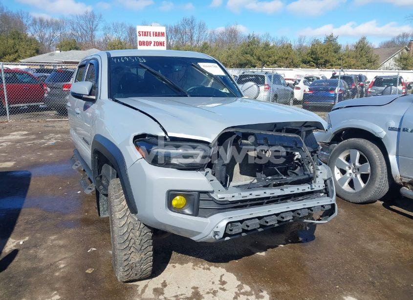 2018 Toyota Tacoma DBL CAB/SR/TRDSPT/OR/PRO (VIN 3TMCZ5AN2JM162169) main photo