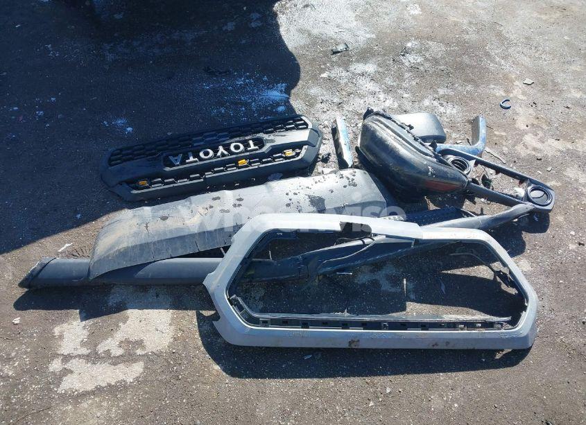 Photo 11 of 2018 Toyota Tacoma DBL CAB/SR/TRDSPT/OR/PRO (VIN 3TMCZ5AN2JM162169)