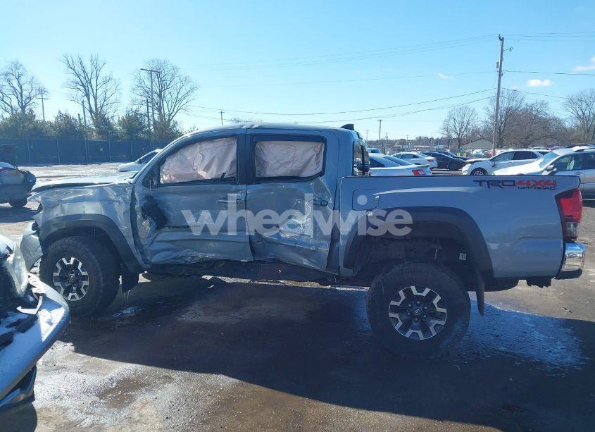 Photo 14 of 2018 Toyota Tacoma DBL CAB/SR/TRDSPT/OR/PRO (VIN 3TMCZ5AN2JM162169)