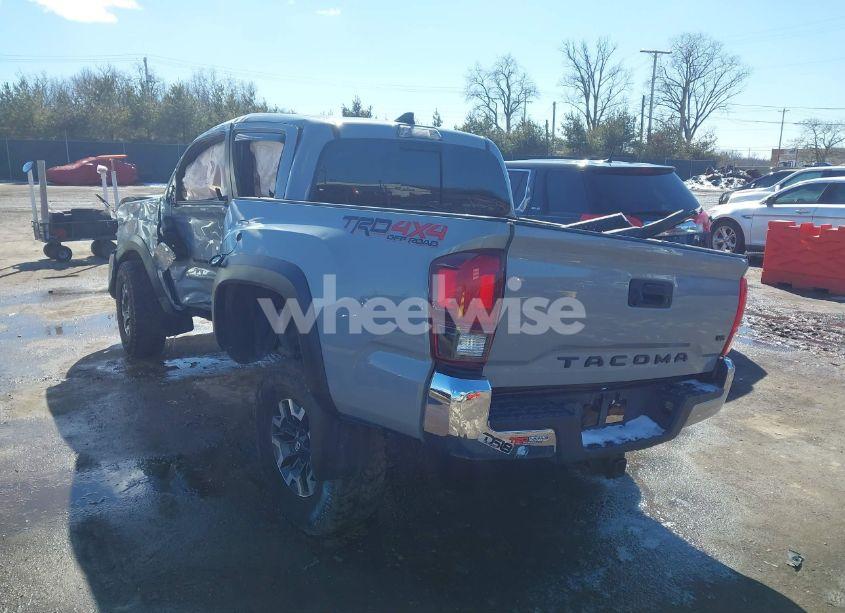 Photo 3 of 2018 Toyota Tacoma DBL CAB/SR/TRDSPT/OR/PRO (VIN 3TMCZ5AN2JM162169)