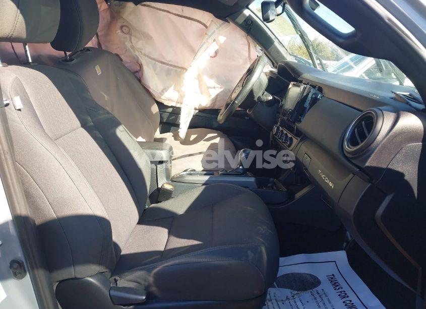 Photo 5 of 2018 Toyota Tacoma DBL CAB/SR/TRDSPT/OR/PRO (VIN 3TMCZ5AN2JM162169)