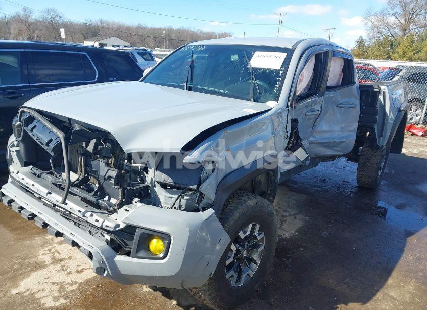 Photo 6 of 2018 Toyota Tacoma DBL CAB/SR/TRDSPT/OR/PRO (VIN 3TMCZ5AN2JM162169)