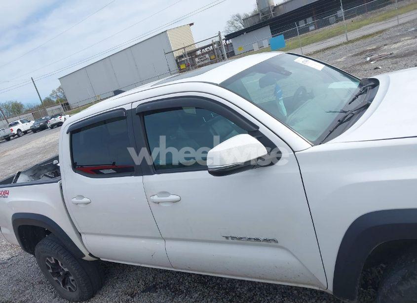 Photo 13 of 2018 Toyota Tacoma TRD OFF ROAD (VIN 3TMCZ5AN2JM171647)