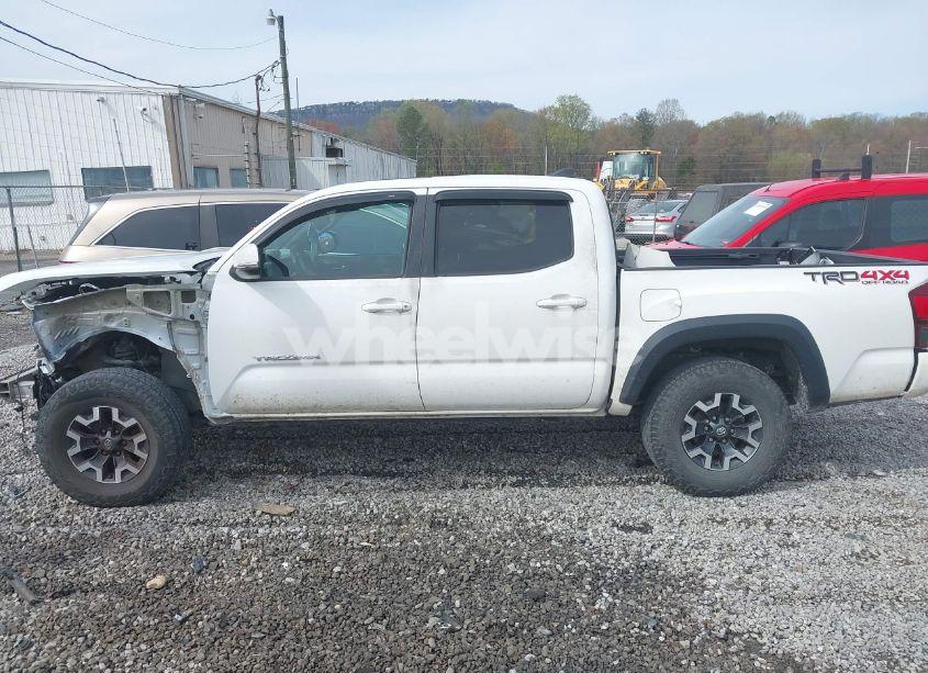 Photo 14 of 2018 Toyota Tacoma TRD OFF ROAD (VIN 3TMCZ5AN2JM171647)