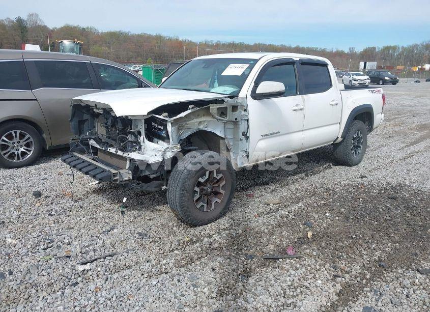 Photo 2 of 2018 Toyota Tacoma TRD OFF ROAD (VIN 3TMCZ5AN2JM171647)
