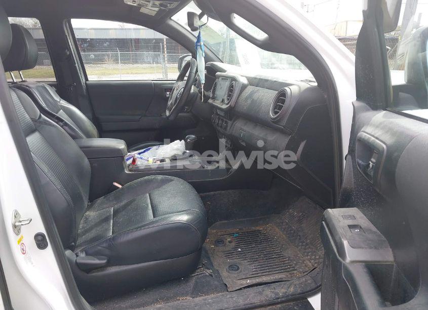 Photo 5 of 2018 Toyota Tacoma TRD OFF ROAD (VIN 3TMCZ5AN2JM171647)