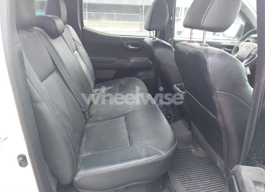 Photo 8 of 2018 Toyota Tacoma TRD OFF ROAD (VIN 3TMCZ5AN2JM171647)