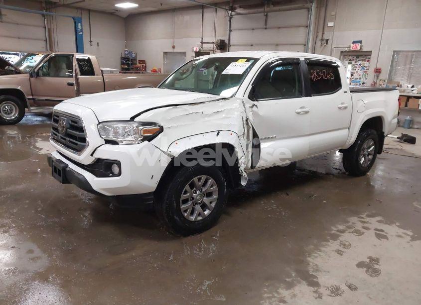 Photo 2 of 2019 Toyota Tacoma SR5 V6 (VIN 3TMCZ5AN2KM189373)