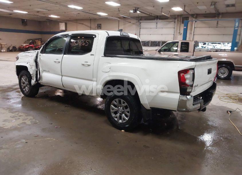 Photo 3 of 2019 Toyota Tacoma SR5 V6 (VIN 3TMCZ5AN2KM189373)