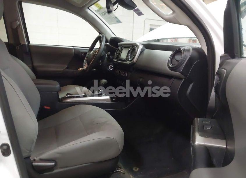 Photo 5 of 2019 Toyota Tacoma SR5 V6 (VIN 3TMCZ5AN2KM189373)
