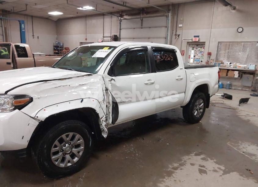 Photo 6 of 2019 Toyota Tacoma SR5 V6 (VIN 3TMCZ5AN2KM189373)