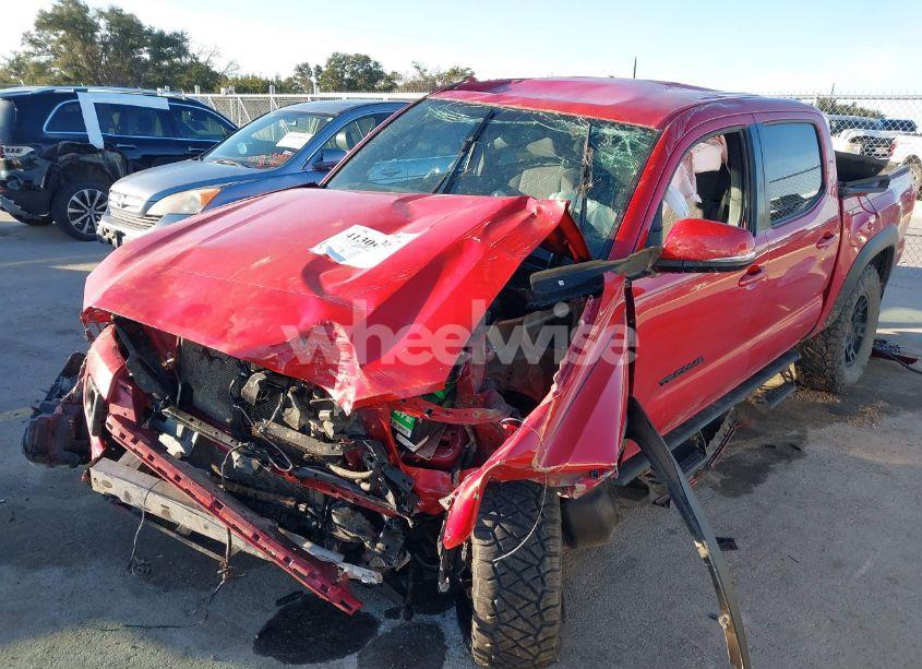 Photo 2 of 2019 Toyota Tacoma TRD OFF ROAD (VIN 3TMCZ5AN2KM231072)