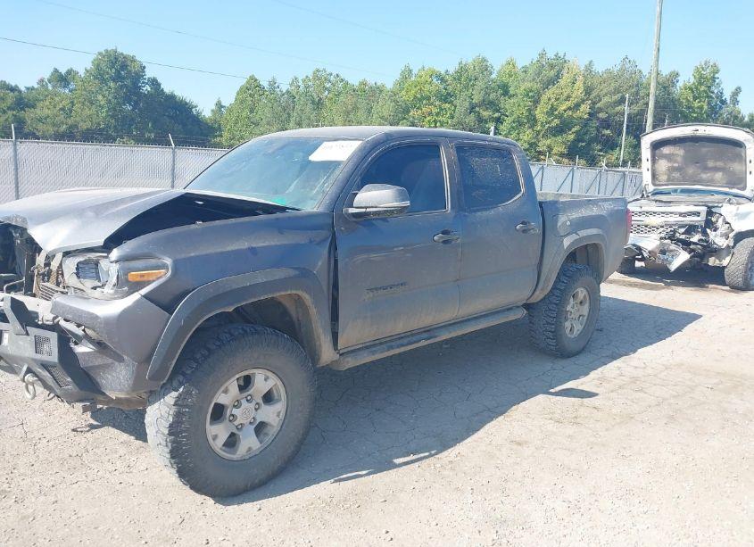 Photo 2 of 2019 Toyota Tacoma TRD OFF ROAD (VIN 3TMCZ5AN2KM238099)