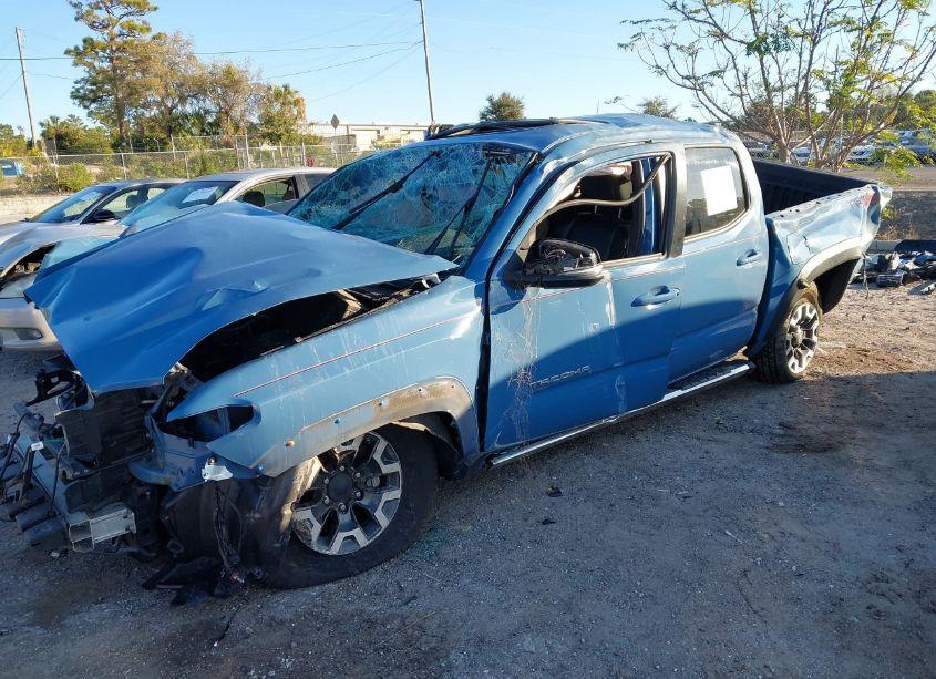 Photo 2 of 2019 Toyota Tacoma TRD OFF ROAD (VIN 3TMCZ5AN2KM254982)