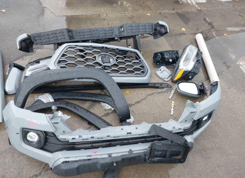 Photo 12 of 2020 Toyota Tacoma TRD OFF-ROAD (VIN 3TMCZ5AN2LM325843)