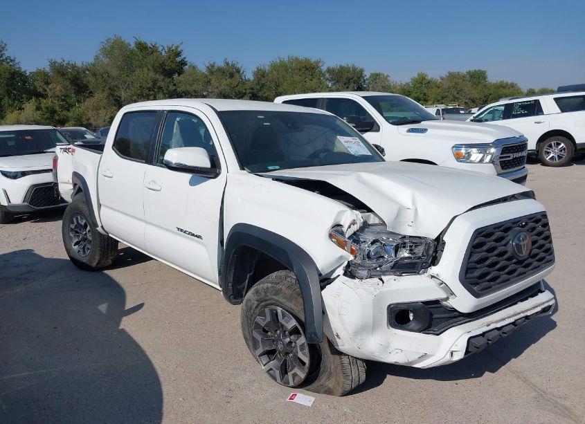2022 Toyota Tacoma TRD OFF ROAD (VIN 3TMCZ5AN2NM461005) main photo