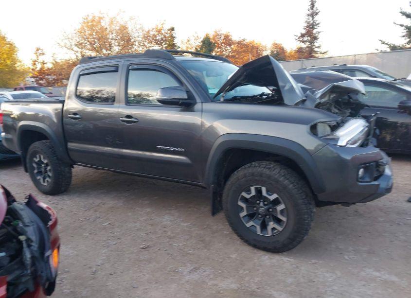 2017 Toyota Tacoma TRD OFF ROAD (VIN 3TMCZ5AN3HM052287) main photo