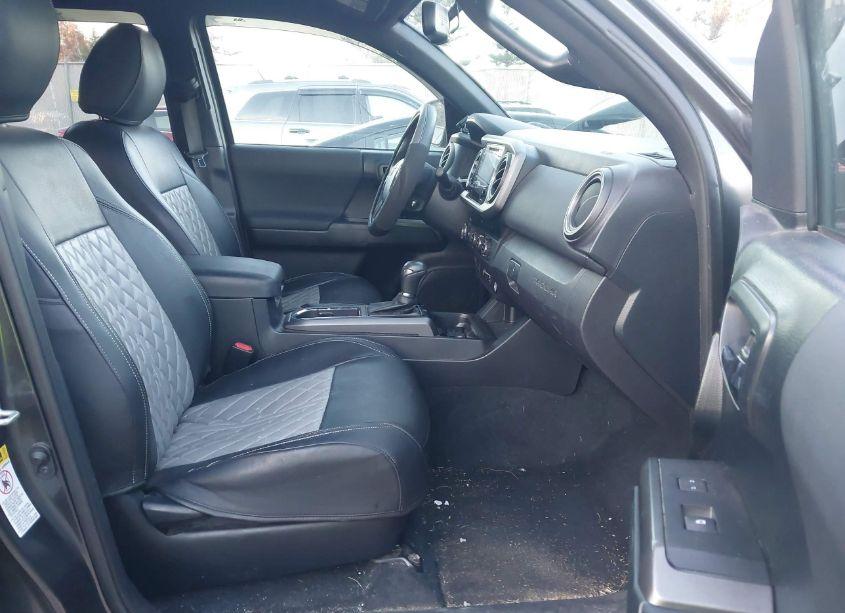 Photo 5 of 2017 Toyota Tacoma TRD OFF ROAD (VIN 3TMCZ5AN3HM052287)