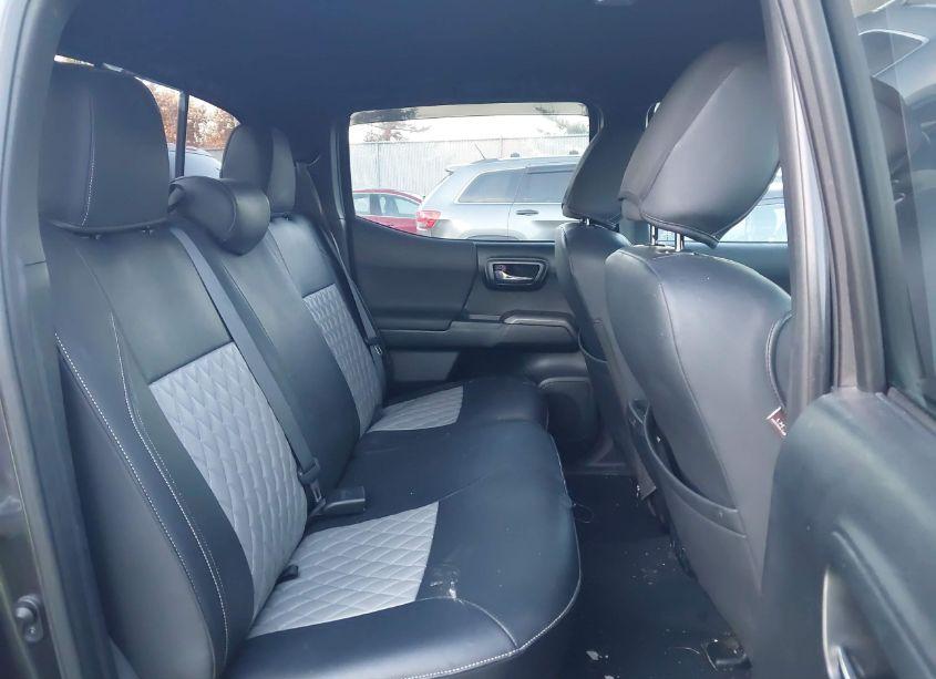 Photo 8 of 2017 Toyota Tacoma TRD OFF ROAD (VIN 3TMCZ5AN3HM052287)