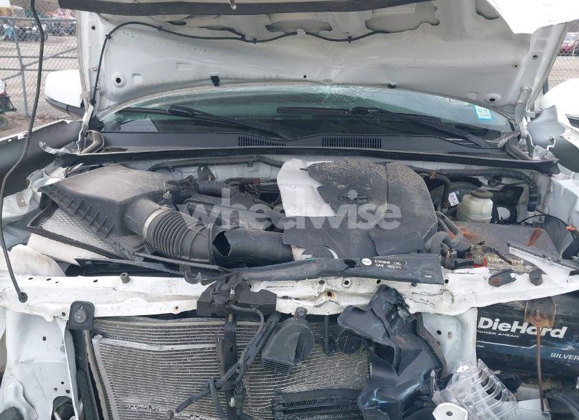 Photo 10 of 2017 Toyota Tacoma DBL CAB/SR/TRDSPT/OR/PRO (VIN 3TMCZ5AN3HM106655)