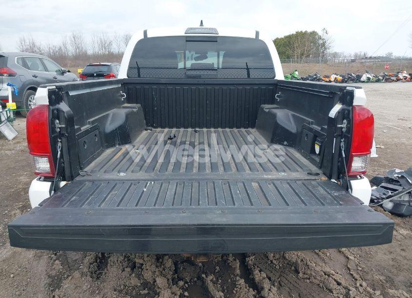 Photo 17 of 2017 Toyota Tacoma DBL CAB/SR/TRDSPT/OR/PRO (VIN 3TMCZ5AN3HM106655)