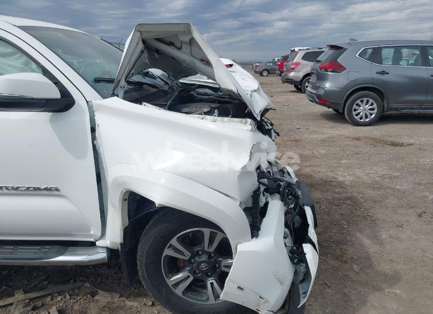 Photo 18 of 2017 Toyota Tacoma DBL CAB/SR/TRDSPT/OR/PRO (VIN 3TMCZ5AN3HM106655)