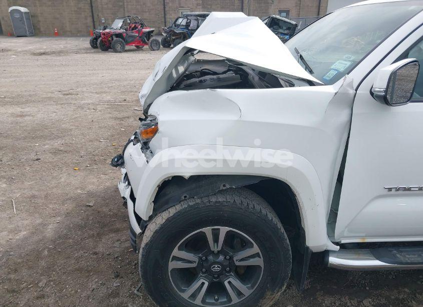 Photo 19 of 2017 Toyota Tacoma DBL CAB/SR/TRDSPT/OR/PRO (VIN 3TMCZ5AN3HM106655)