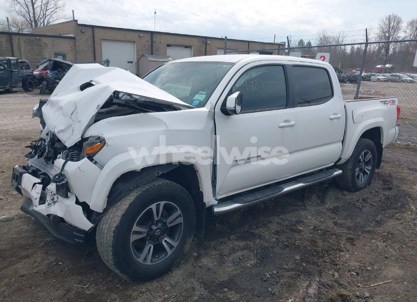 Photo 2 of 2017 Toyota Tacoma DBL CAB/SR/TRDSPT/OR/PRO (VIN 3TMCZ5AN3HM106655)