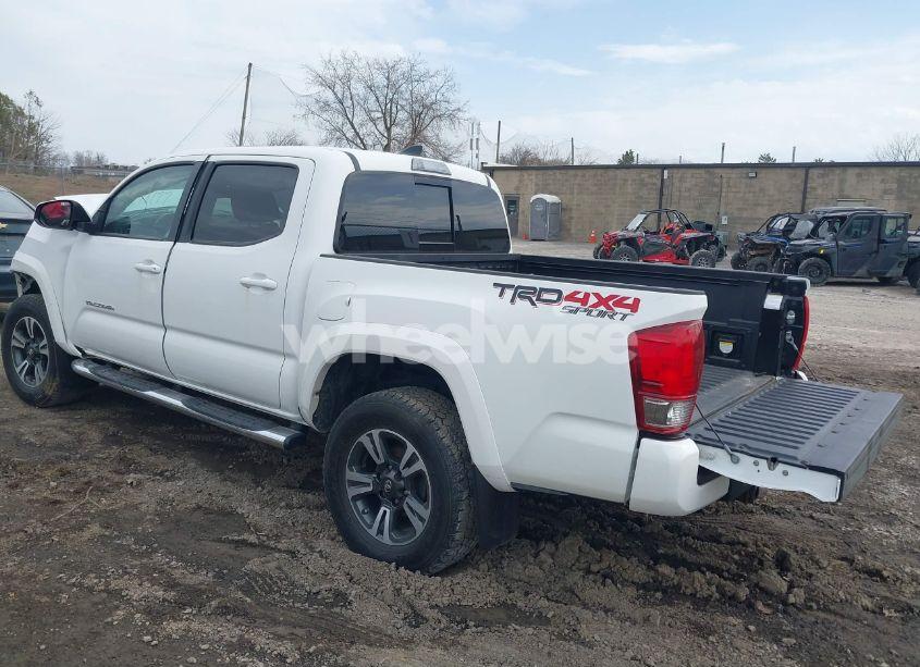 Photo 3 of 2017 Toyota Tacoma DBL CAB/SR/TRDSPT/OR/PRO (VIN 3TMCZ5AN3HM106655)