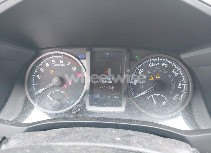 Photo 7 of 2017 Toyota Tacoma DBL CAB/SR/TRDSPT/OR/PRO (VIN 3TMCZ5AN3HM106655)