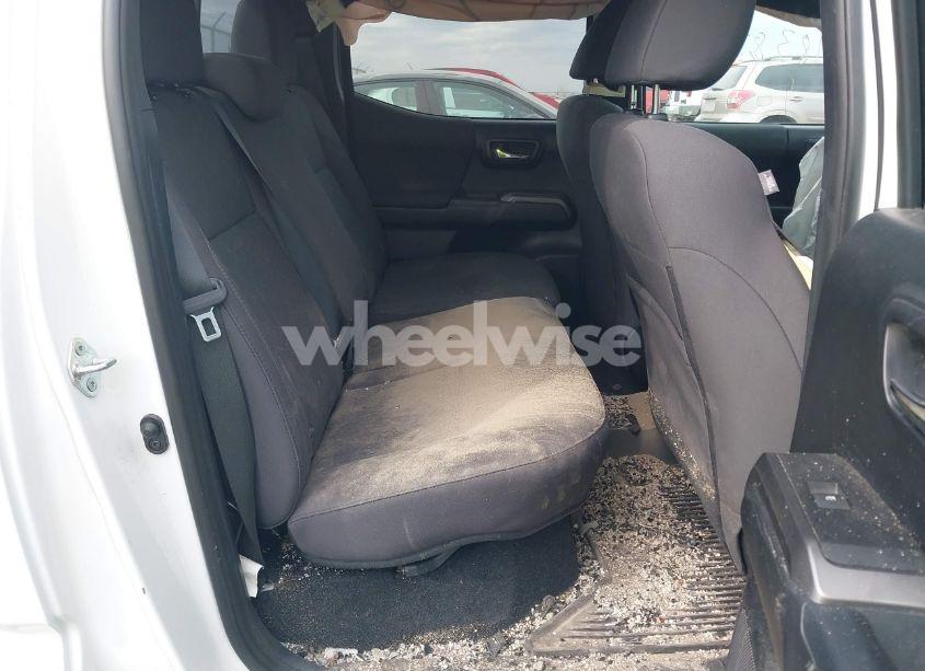 Photo 8 of 2017 Toyota Tacoma DBL CAB/SR/TRDSPT/OR/PRO (VIN 3TMCZ5AN3HM106655)