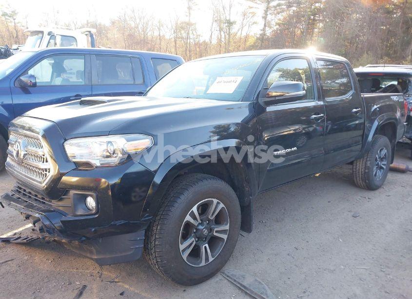 Photo 2 of 2017 Toyota Tacoma TRD SPORT (VIN 3TMCZ5AN3HM107403)