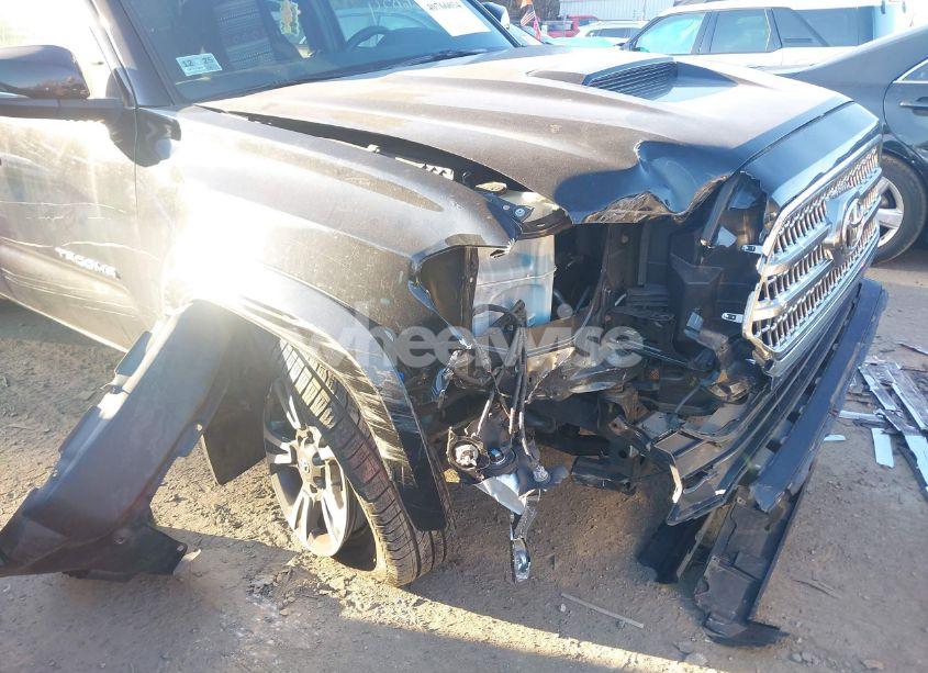 Photo 6 of 2017 Toyota Tacoma TRD SPORT (VIN 3TMCZ5AN3HM107403)