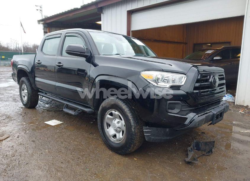 2018 Toyota Tacoma SR V6 (VIN 3TMCZ5AN3JM184455) main photo