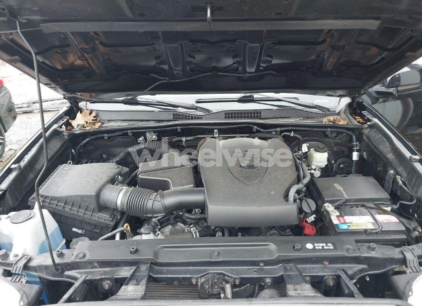 Photo 10 of 2018 Toyota Tacoma SR V6 (VIN 3TMCZ5AN3JM184455)