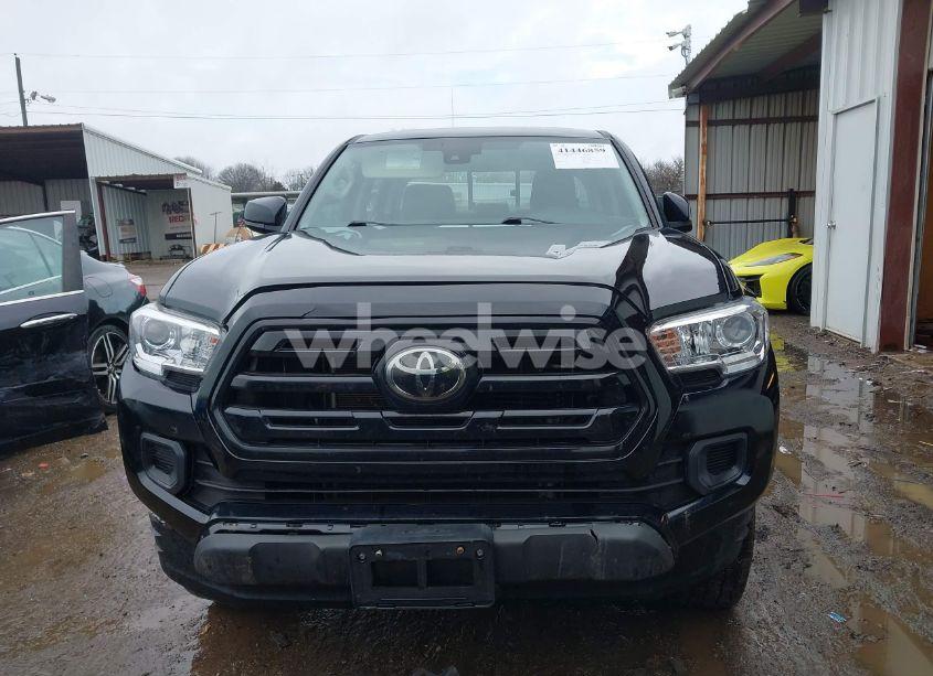 Photo 12 of 2018 Toyota Tacoma SR V6 (VIN 3TMCZ5AN3JM184455)
